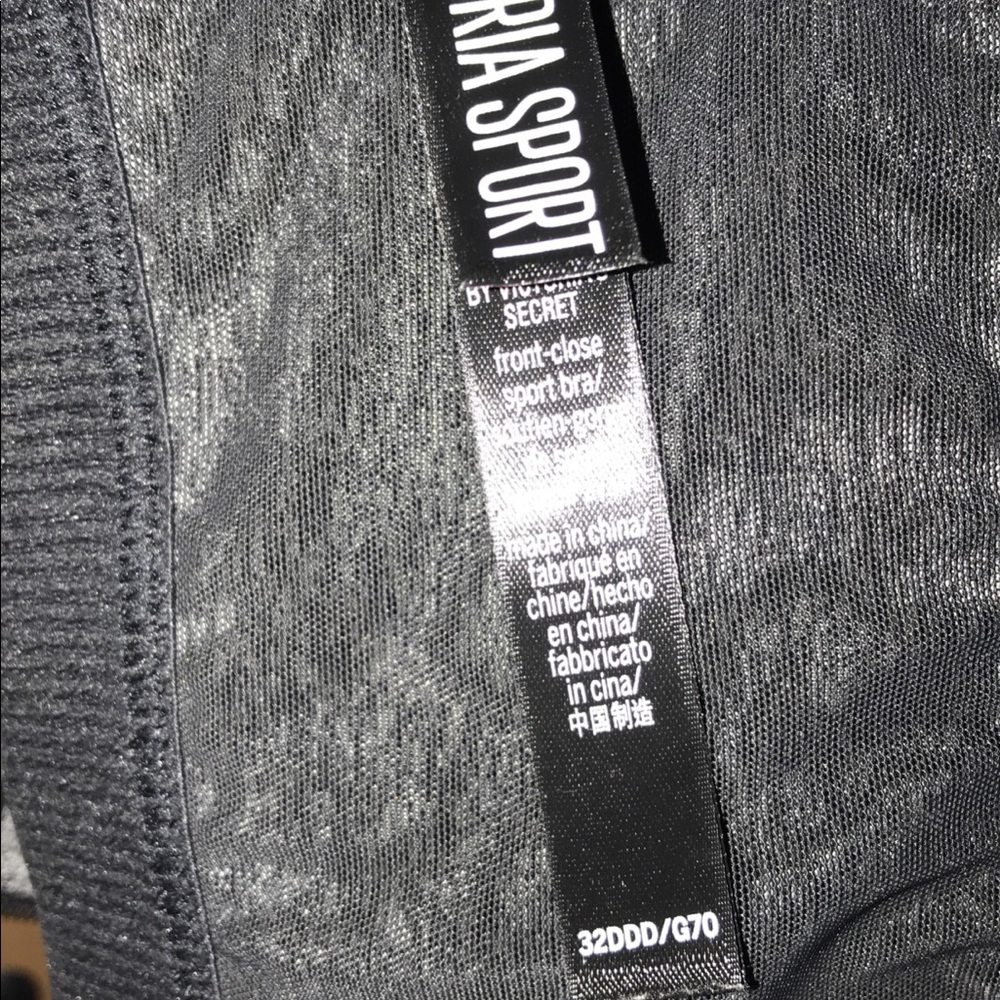 BRAND NEW Victoria’s Secret sports bra - Picture 4 of 4